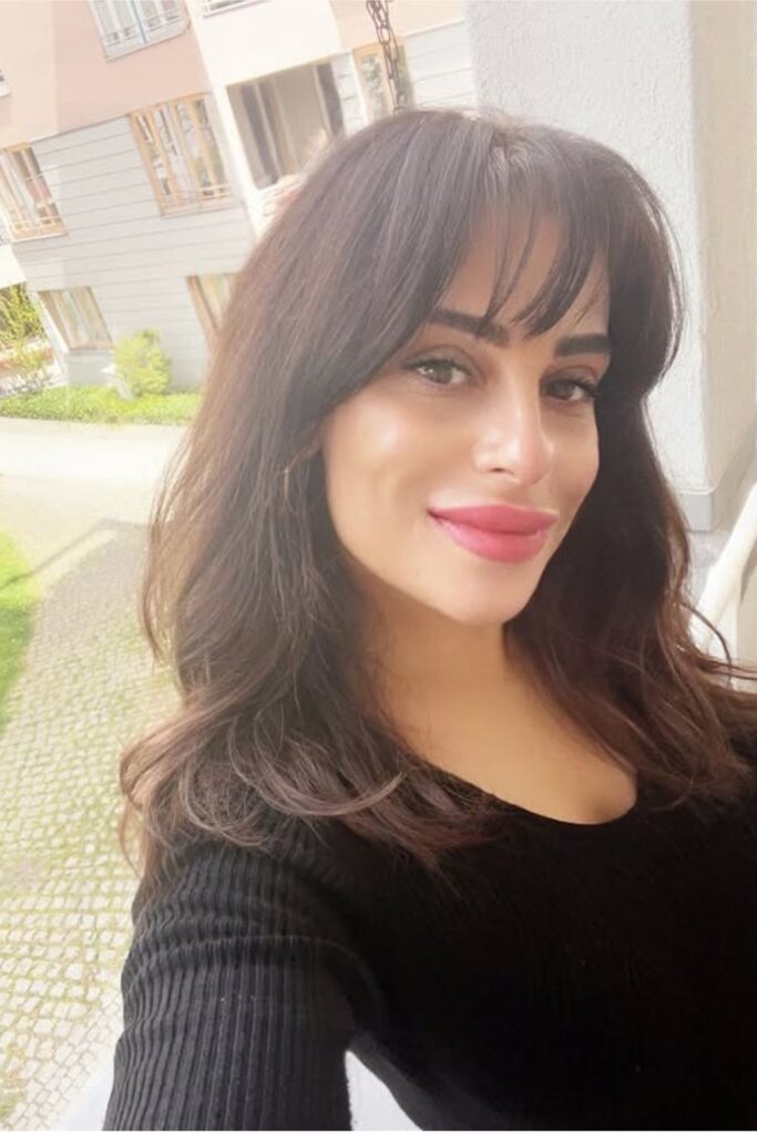 Voluminous Layers with Bangs.
